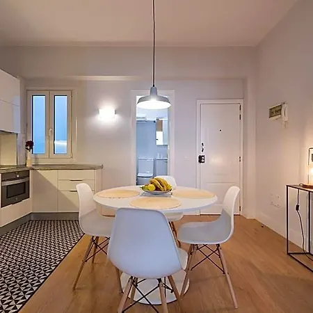 'komfy' Apt. - Pleasant And Restful *